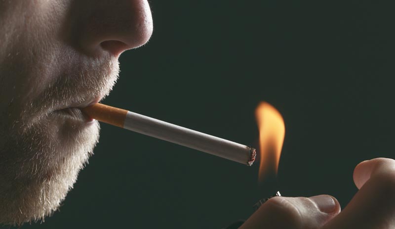 Fumar un cigarret al dia multiplica per dotze el risc de patir cncer