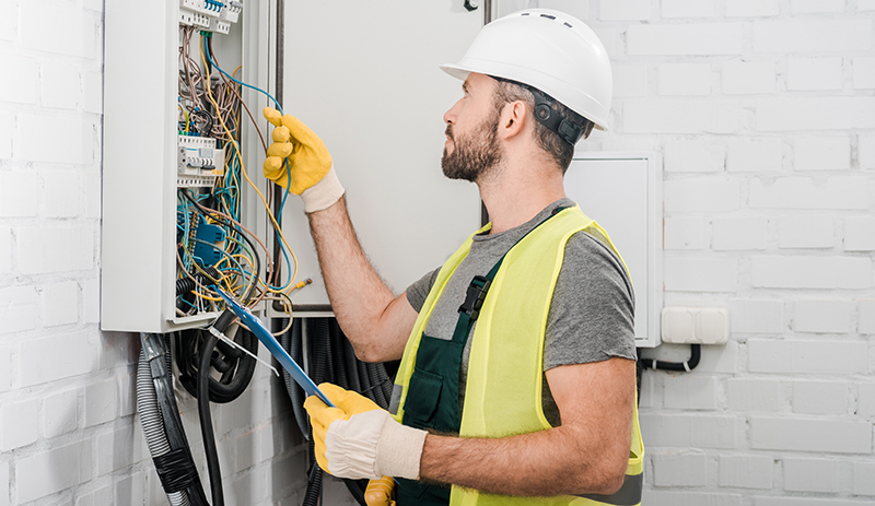 Qu peligros puede sufrir un tcnico de electricidad?